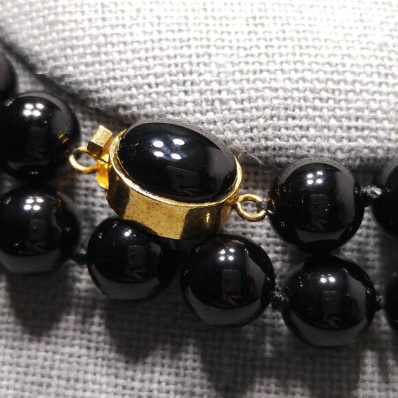 Vintage Onyx Beaded Necklace, Hand Knotted, Gold Tone Clasp, Quartz Tested 1980s - Picture 8 of 10